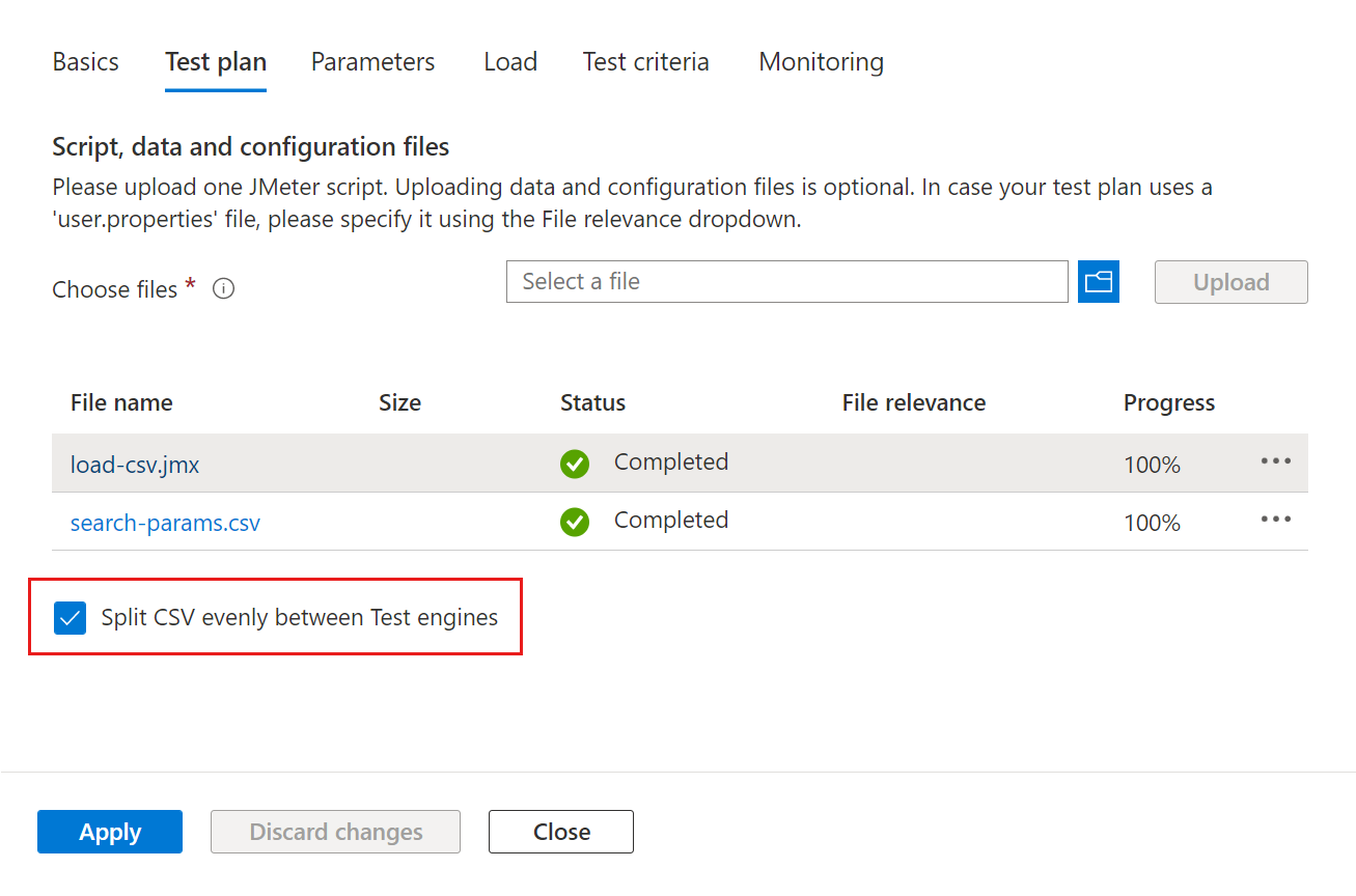 Recorte de pantalla que muestra la casilla para habilitar la división de archivos CSV de entrada durante la configuración de una prueba en Azure Portal.