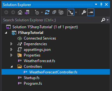 Captura de pantalla que muestra el Explorador de soluciones con el controlador de previsión meteorológica expandido en un proyecto de API web de F#.