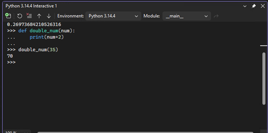 Captura de pantalla que ilustra cómo la ventana interactiva muestra el prompt de continuidad de Python para código de varias líneas en Visual Studio.
