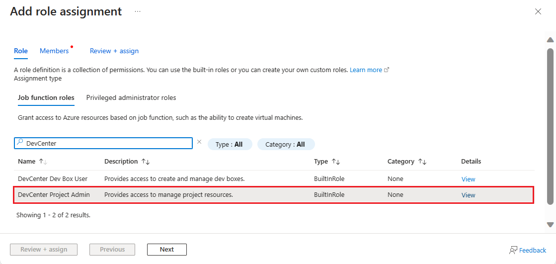 Capture d’écran du volet Ajouter une attribution de rôle avec le rôle d’administrateur de projet DevCenter sélectionné dans le portail Azure.