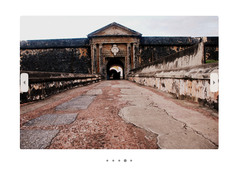 PipsPager avec cinq points horizontaux sous un album photo FlipView. Le troisième point est sélectionné, ce qui indique la troisième page du contenu.