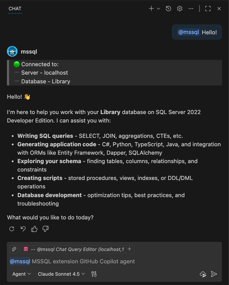 Schermopname van het welkomstbericht van de @mssql chatdeelnemer met de details van de verbonden database.