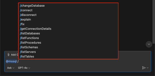 Schermopname van de eerste set slash-opdrachtopties van de MSSQL-extensie in GitHub Copilot-chat.