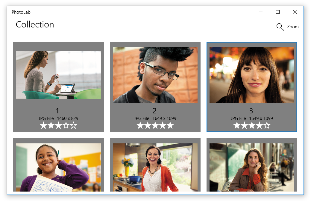 Schermopname van de hoofdpagina van de PhotoLab-app met een fotogalerieweergave met metagegevens van afbeeldingen.