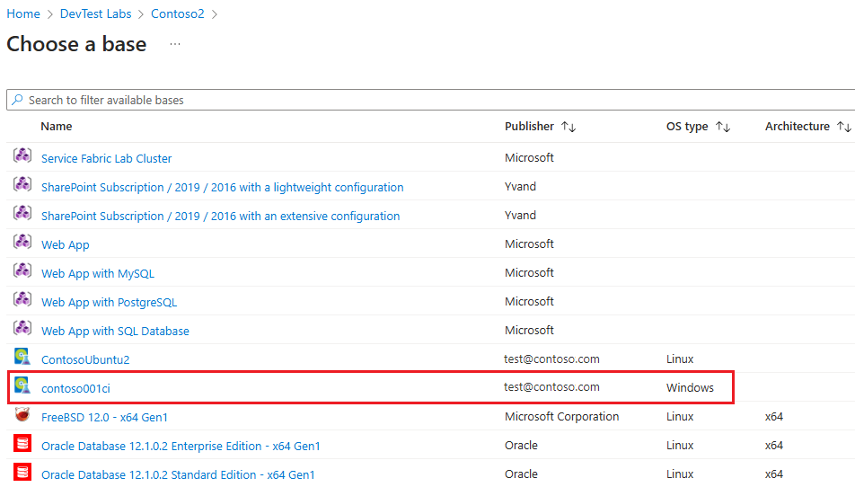 Captura de tela que mostra as imagens personalizadas disponíveis na lista de imagens base da VM.