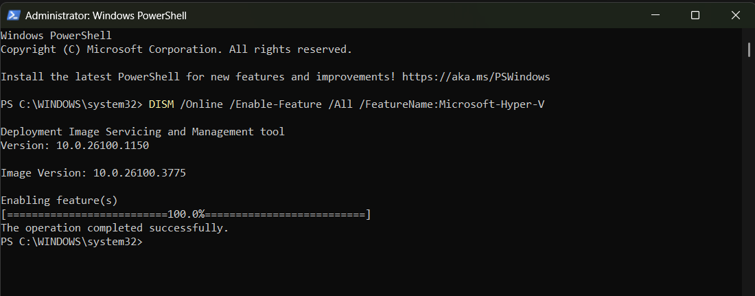 Janela do console mostrando Hyper-V sendo habilitado.