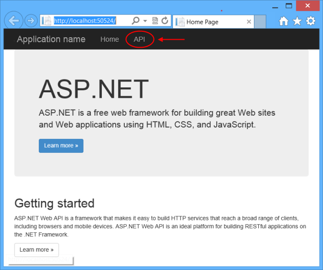 Captura de ecrã da janela da aplicação lançada a partir do Visual Studio em modo de depuração com o link A P I circulado a vermelho e destacado com uma seta vermelha.