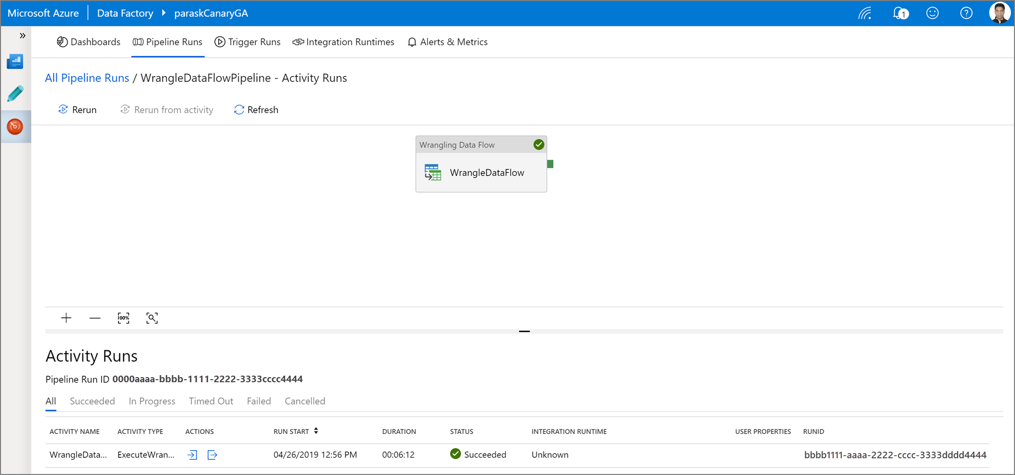 Captura de ecrã que mostra a saída de uma execução de atividade de wrangling do Power Query ativada.