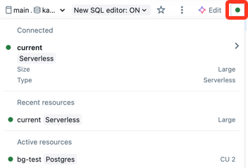 Menu suspenso do seletor de computação que mostra o SQL warehouse ligado, os recursos recentes e os recursos ativos, com o indicador do estado de execução do warehouse em destaque.