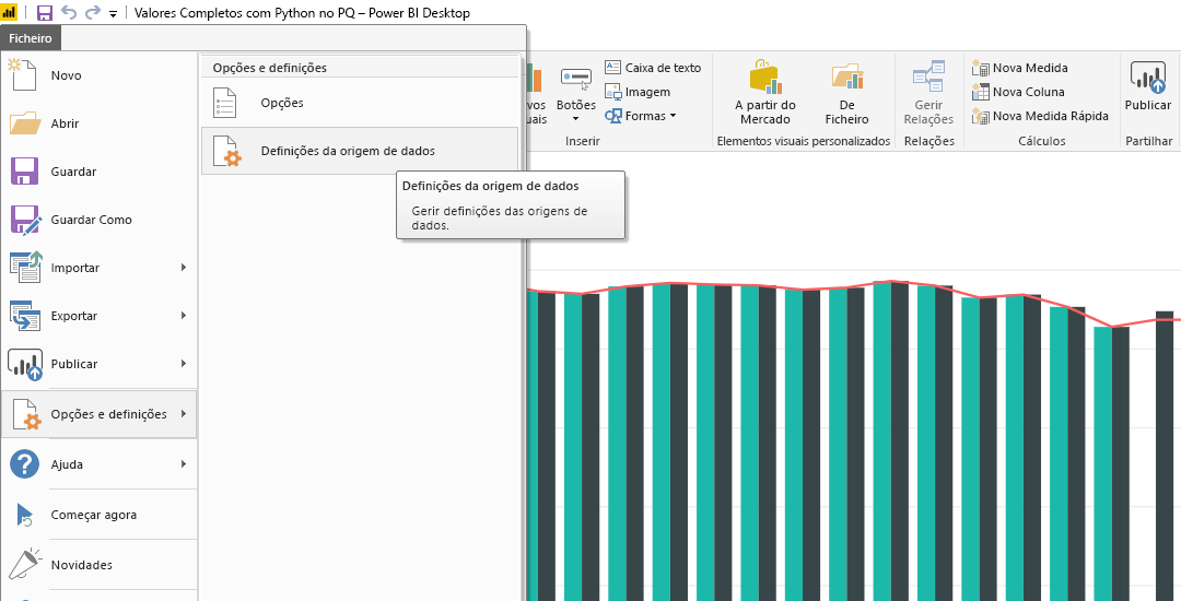 Captura de ecrã do menu Ficheiro no Power BI Desktop, mostrando a seleção das definições da fonte de dados.