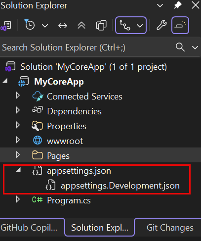 Skärmbild som visar appsettings.json markerat och expanderat, vilket visar appsettings.Development.jsoni Solution Explorer i Visual Studio.