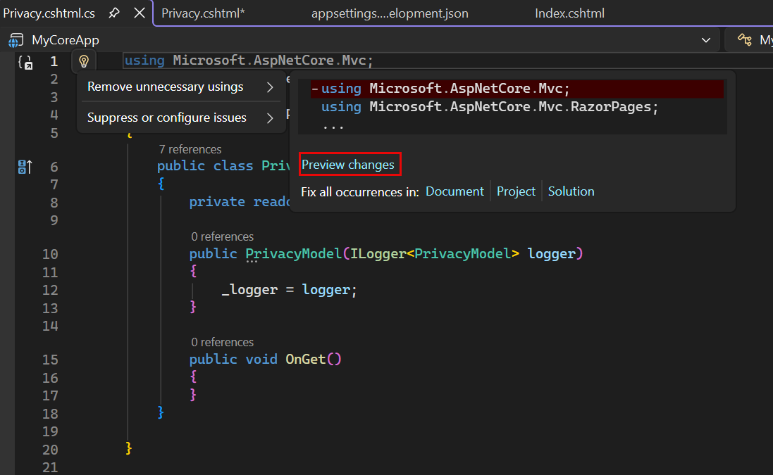 屏幕截图显示了 Visual Studio Code 编辑器中的 Privacy.cshtml 文件，打开了“快速操作”工具提示，并突出显示了“预览更改”。